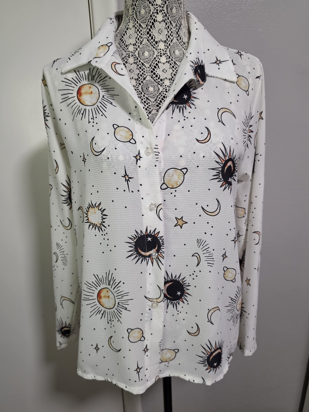 Boohoo Celestial Sun Moon Star Print Button Shirt White Large Tagged 14 NWT